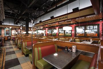 Lucille's Smokehouse - Torrance, CA Dining Area
