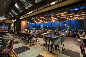 Lucille's Smokehouse - Torrance, CA - Dining/Patio