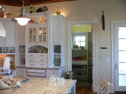  Gourmet Kitchen with Pantry